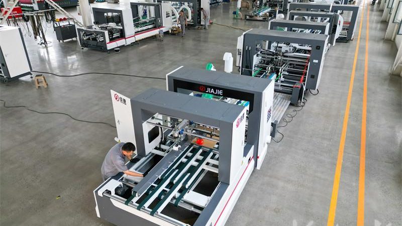 平面贴标机选型关键：稳定性与效率兼顾